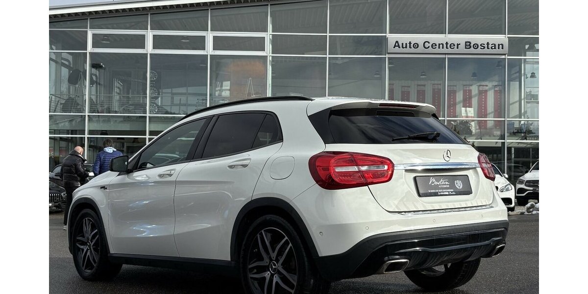 Mercedes-Benz GLA 250 4Matic NIGHT/BI-XENON/PANO/NAVI/MEMORY 138.187 km 15.900 &euro; Villingen-Schwenningen 78054