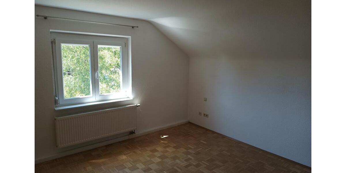 Dachgeschoßwohnung Villingen-Schwenningen Schwenningen - 3.5 Zimmer, 100 m&sup2;, 850&euro; | Angebot:26004494