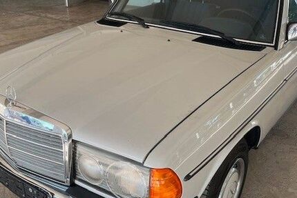 Mercedes-Benz 230 58.000 km 13.890 &euro; Villingen-Schwenningen 78048