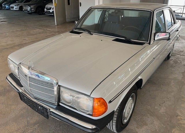 Mercedes-Benz 230 58.000 km 13.890 &euro; Villingen-Schwenningen 78048