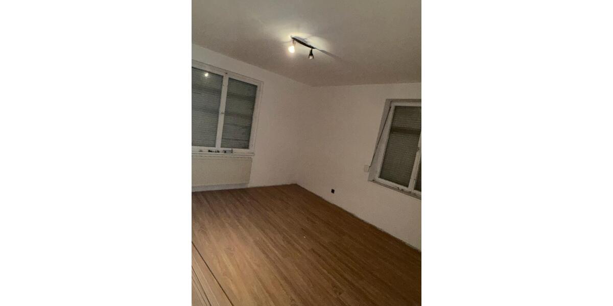 Erdgeschoßwohnung Tuttlingen - 3 Zimmer, 160 m&sup2;, 1.500&euro; | Angebot:25334977