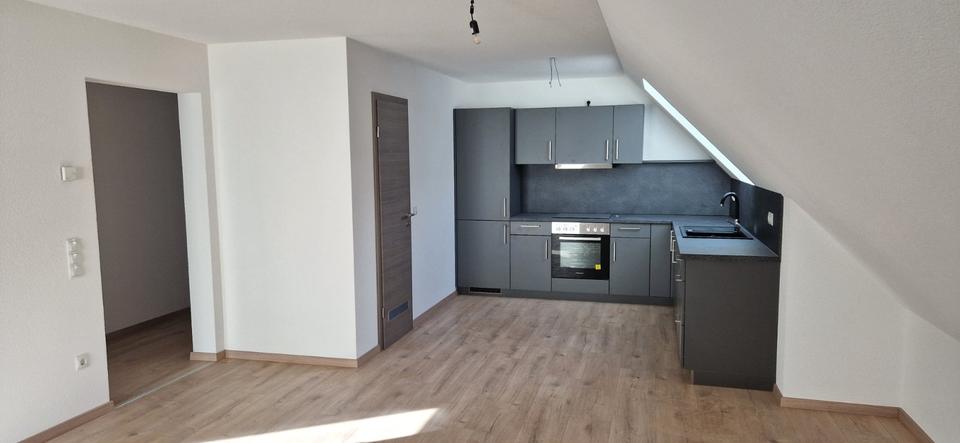 Dachgeschoßwohnung Trossingen - 3 Zimmer, 74 m&sup2;, 870&euro; | Angebot:25099192