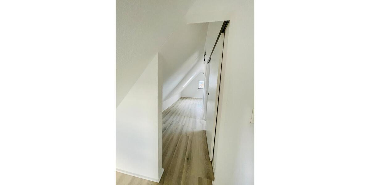 Dachgeschoßwohnung Trossingen - 4.5 Zimmer, 100 m&sup2;, 900&euro; | Angebot:23595540