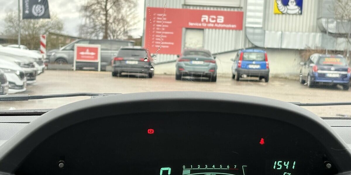 Toyota Yaris 1.0 Cool/KLIMAANLAGE/5-TÜRIG/SCHECKHEFT 112.981 km 4.900 &euro; Villingen-Schwenningen 78054