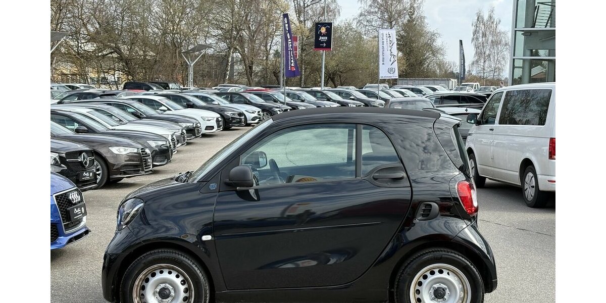 Smart ForTwo EQ Coupe SITZHEIZUNG/BLUETOOTH/ISO/1.HAND 21.989 km 9.900 &euro; Villingen-Schwenningen 78054