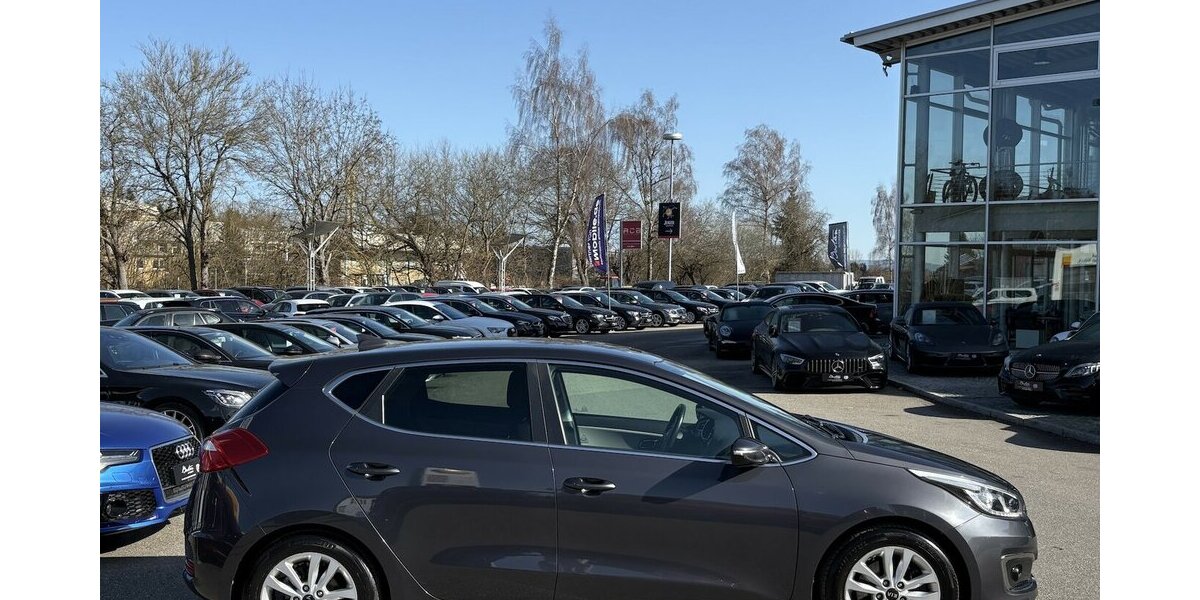 Kia Ceed 1.6 Spirit NAVI/KAMERA/CARPLAY/SITZHEIZUNG 94.202 km 12.900 &euro; Villingen-Schwenningen 78054