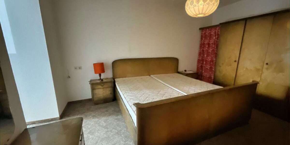 Einfamilienhaus Schömberg - 7 Zimmer, 180 m&sup2;, 178.000&euro; | Angebot:25692860