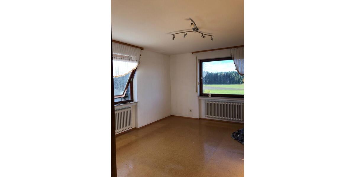Etagenwohnung Aichhalden - 3 Zimmer, 190 m&sup2;, 1.200&euro; | Angebot:25905240