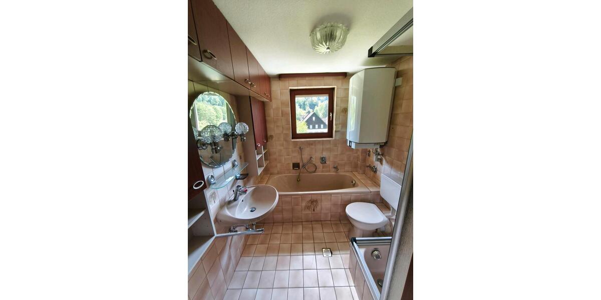 Mehrfamilienhaus, Wohnhaus Zimmern ob Rottweil - 11 Zimmer, 170 m&sup2;, 218.000&euro; | Angebot:25993916