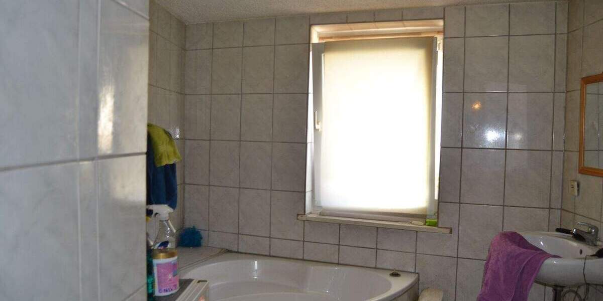 Mehrfamilienhaus, Wohnhaus Tuttlingen - 9 Zimmer, 210 m&sup2;, 315.000&euro; | Angebot:25730580