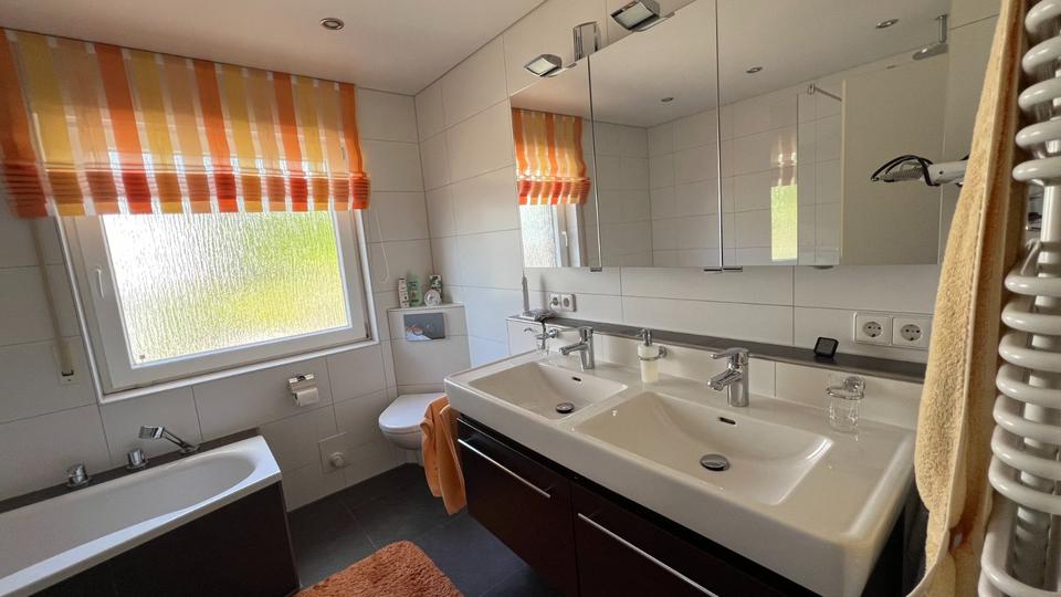 Einfamilienhaus Oberndorf am Neckar - 9 Zimmer, 235 m&sup2;, 585.000&euro; | Angebot:25635658