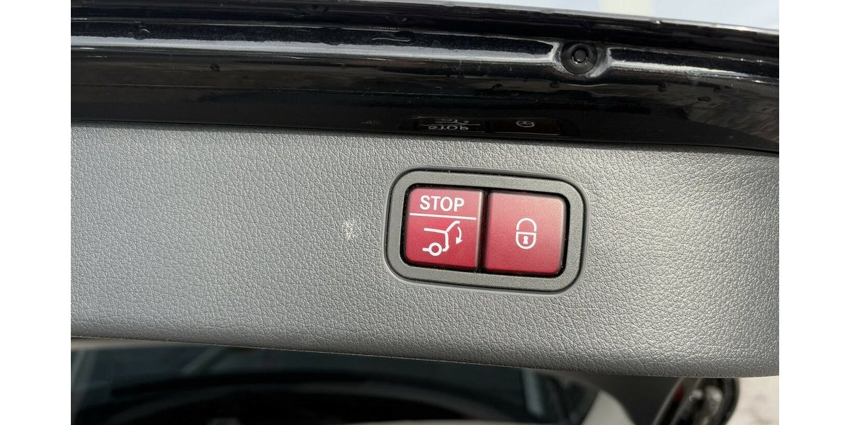 Mercedes-Benz C 300 d/AVANTGARDE/PANORAMA/ACC/KAMERA/DAB/LED 44.969 km 33.900 &euro; Villingen-Schwenningen 78054