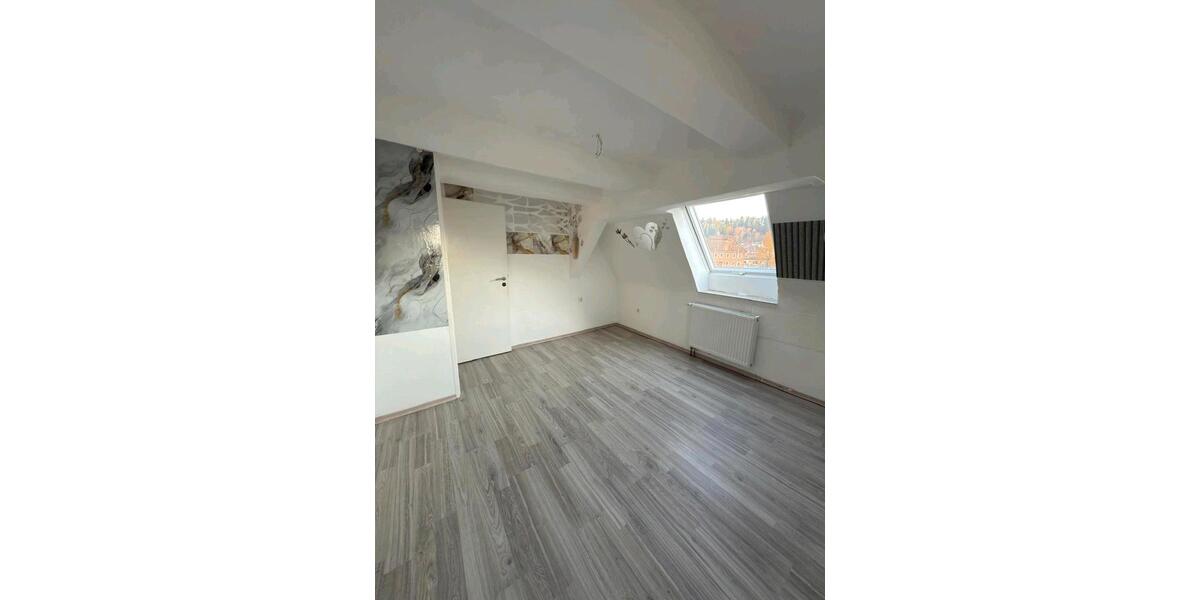 Dachgeschoßwohnung Tuttlingen - 4 Zimmer, 80 m&sup2;, 670&euro; | Angebot:25875407