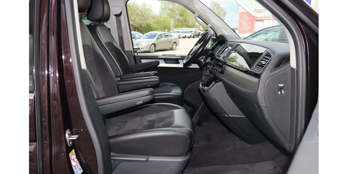 VW T6 Multivan GENERATION SIX 4-MOTION/7 SITZE/NAVI 150.462 km 29.900 &euro; Villingen-Schwenningen 78054