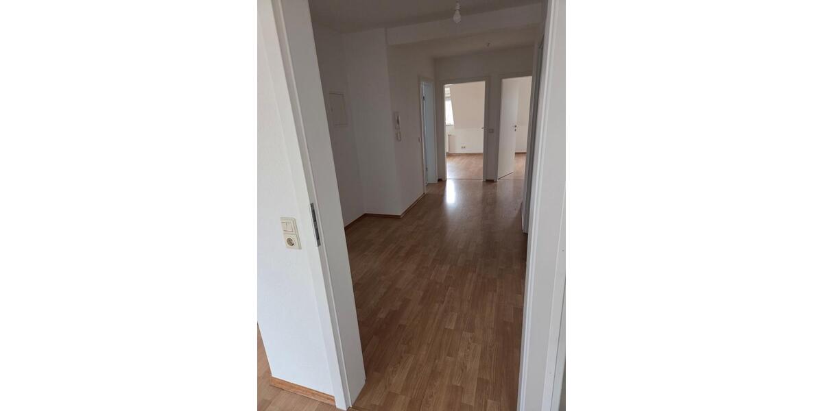 Dachgeschoßwohnung Tuttlingen - 3 Zimmer, 94 m&sup2;, 780&euro; | Angebot:25873601