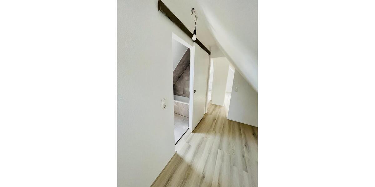 Dachgeschoßwohnung Trossingen - 4.5 Zimmer, 100 m&sup2;, 900&euro; | Angebot:23595540