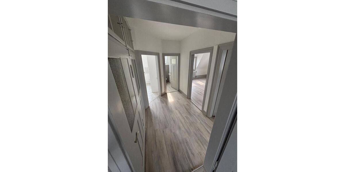 Dachgeschoßwohnung Tuttlingen - 4 Zimmer, 85 m&sup2;, 800&euro; | Angebot:24650514