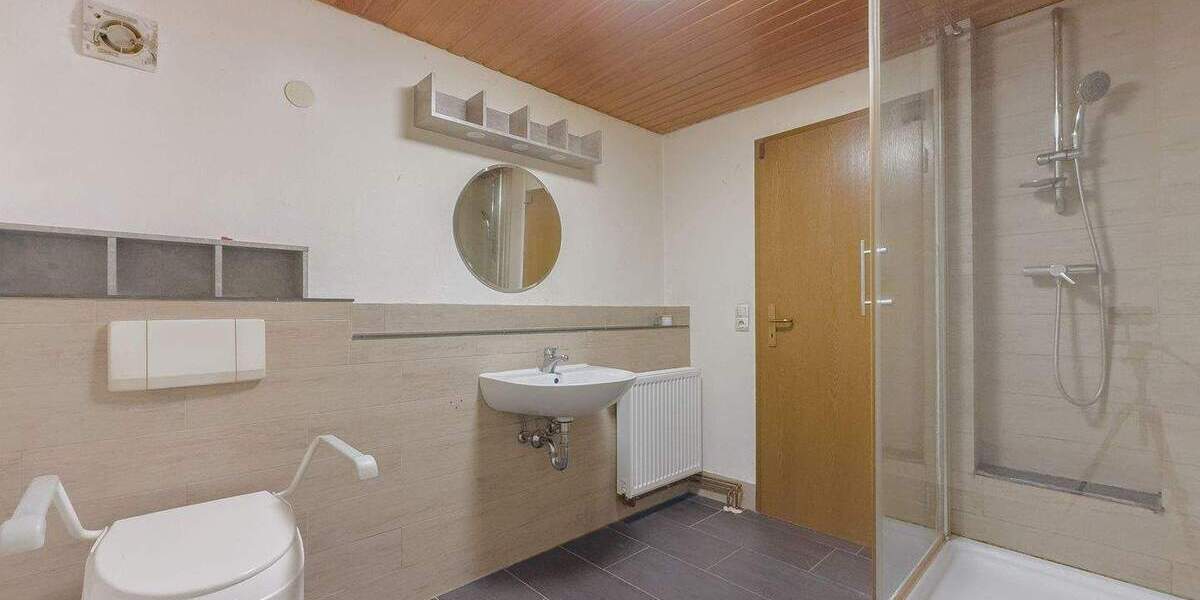 Mehrfamilienhaus, Wohnhaus Niedereschach - 1 Zimmer, 236 m&sup2;, 209.000&euro; | Angebot:25744849