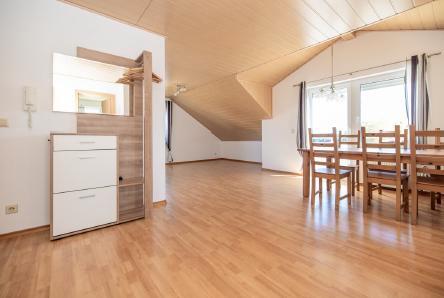 Dachgeschoßwohnung Villingen-Schwenningen Schwenningen - 3 Zimmer, 82 m&sup2;, 990&euro; | Angebot:24878631