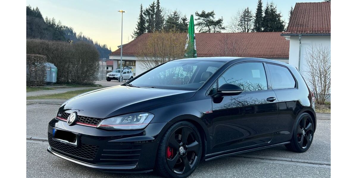 VW Golf 121.000 km 15.500 &euro; Hornberg 78132