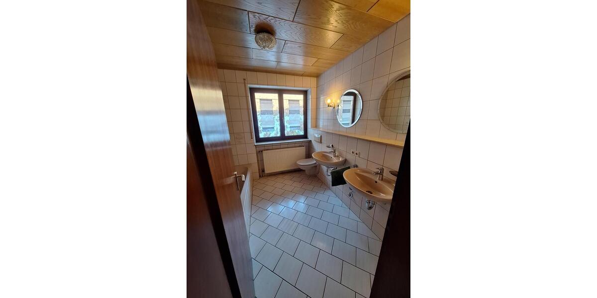 Erdgeschoßwohnung Tuttlingen - 3 Zimmer, 105 m&sup2;, 1.000&euro; | Angebot:25430717