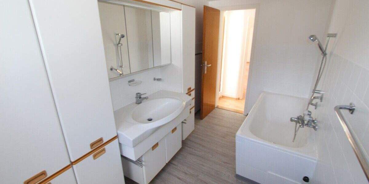 Etagenwohnung Donaueschingen - 3 Zimmer, 147 m&sup2;, 999&euro; | Angebot:25820847