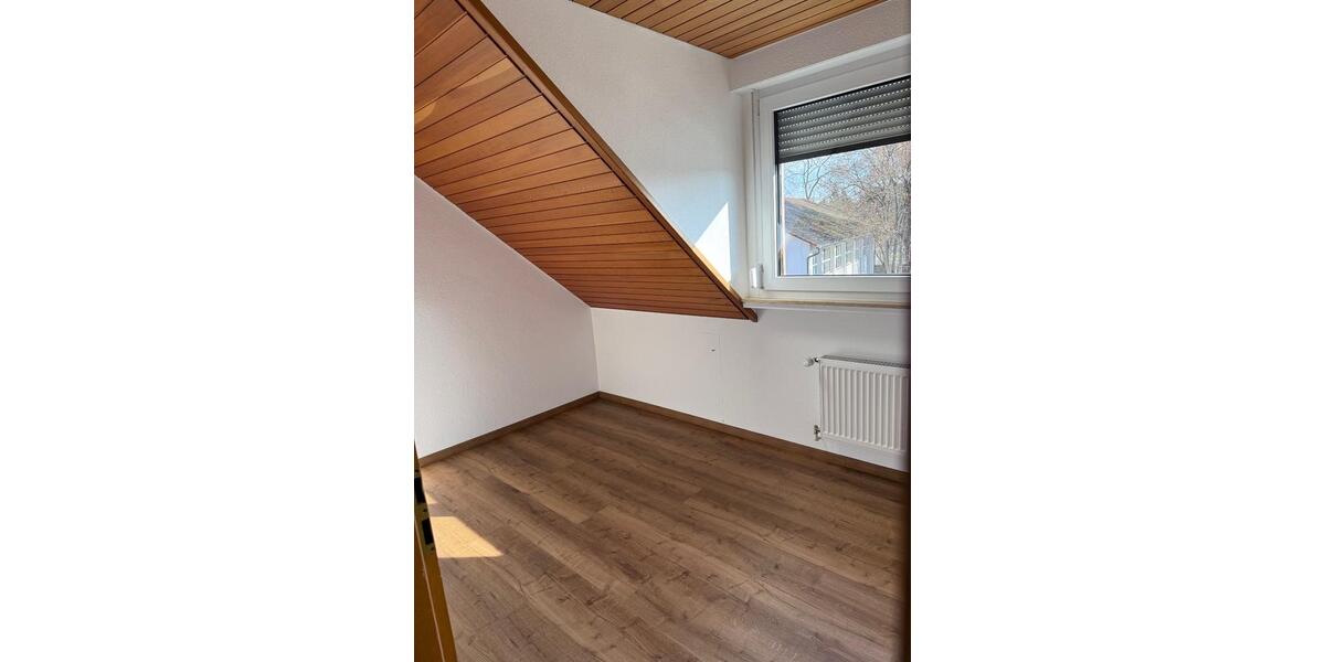 Dachgeschoßwohnung Donaueschingen - 3 Zimmer, 89 m&sup2;, 950&euro; | Angebot:25843410