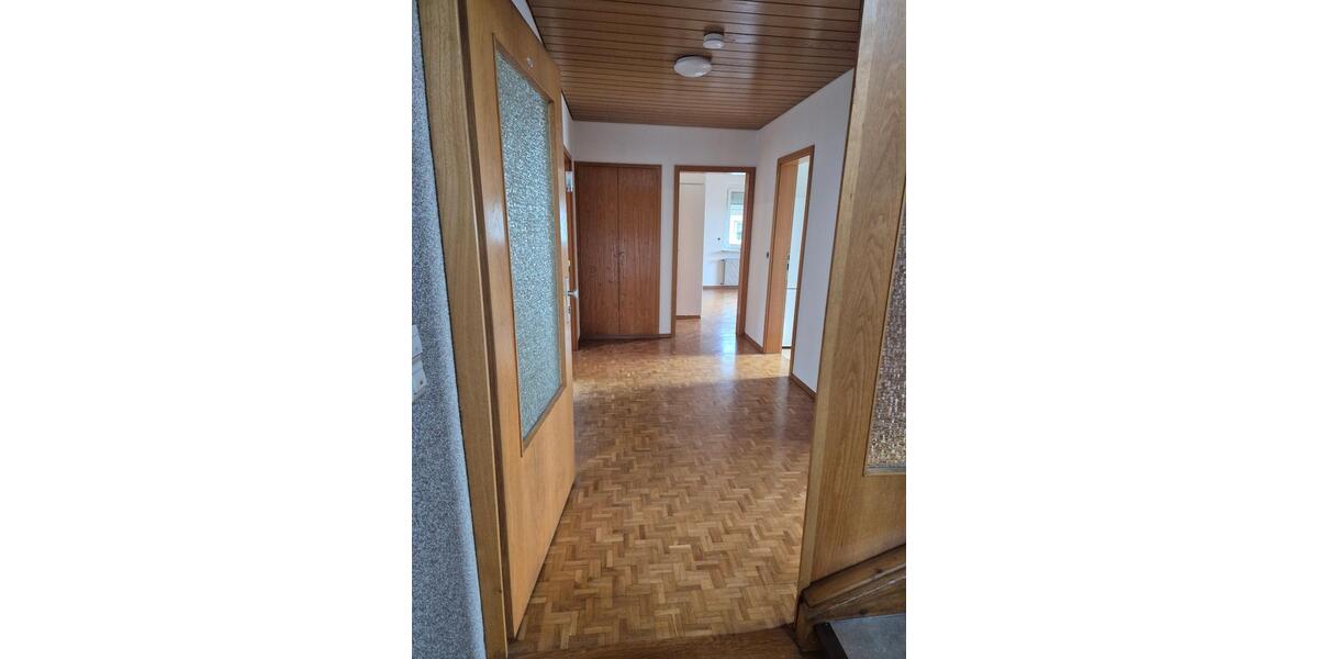 Etagenwohnung Villingen-Schwenningen Schwenningen - 4 Zimmer, 90 m&sup2;, 1.000&euro; | Angebot:25328137