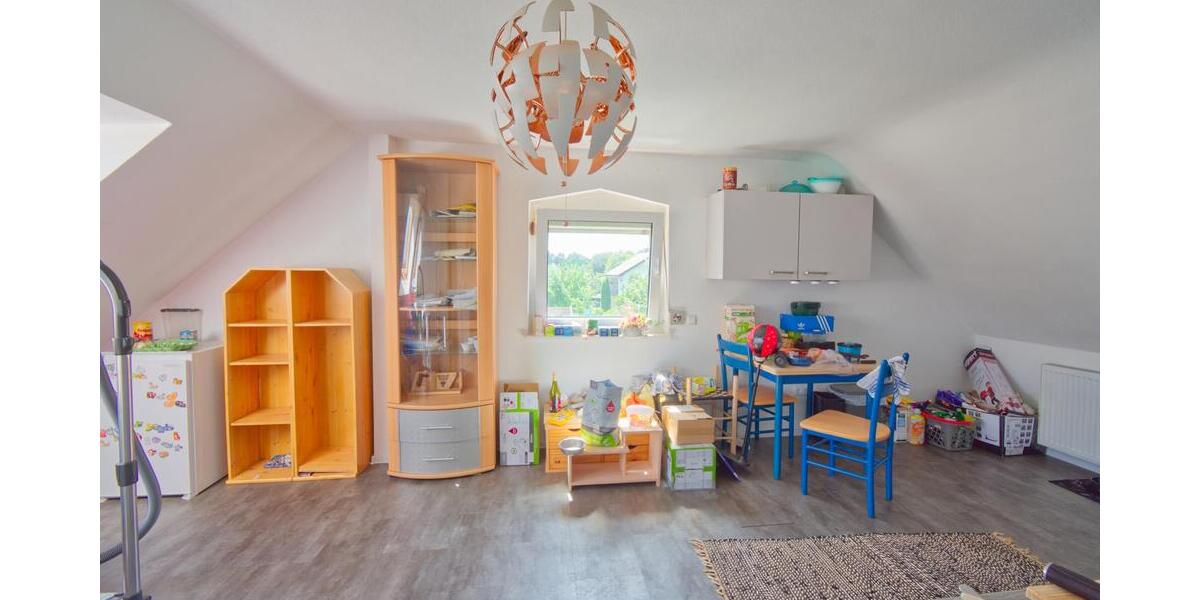 Über 6% Brutto-RENDITE, top renoviert & gut vermietet! Attraktive 2,5 Zimmer-Dachgeschosswohnung mit Stellplatz - Dachgeschoßwohnung Villingen-Schwenningen Schwenningen | Angebot:25376509