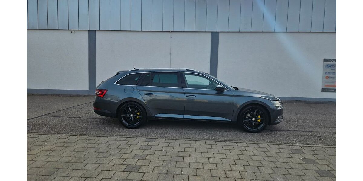 Skoda Superb 114.000 km 18.599 &euro; Hüfingen 78183