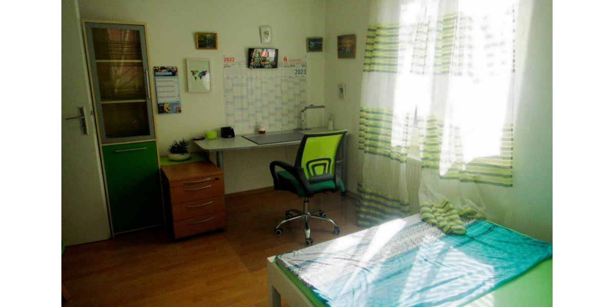 Etagenwohnung Villingen-Schwenningen Schwenningen - 16 Zimmer, 70 m&sup2;, 300&euro; | Angebot:25370375