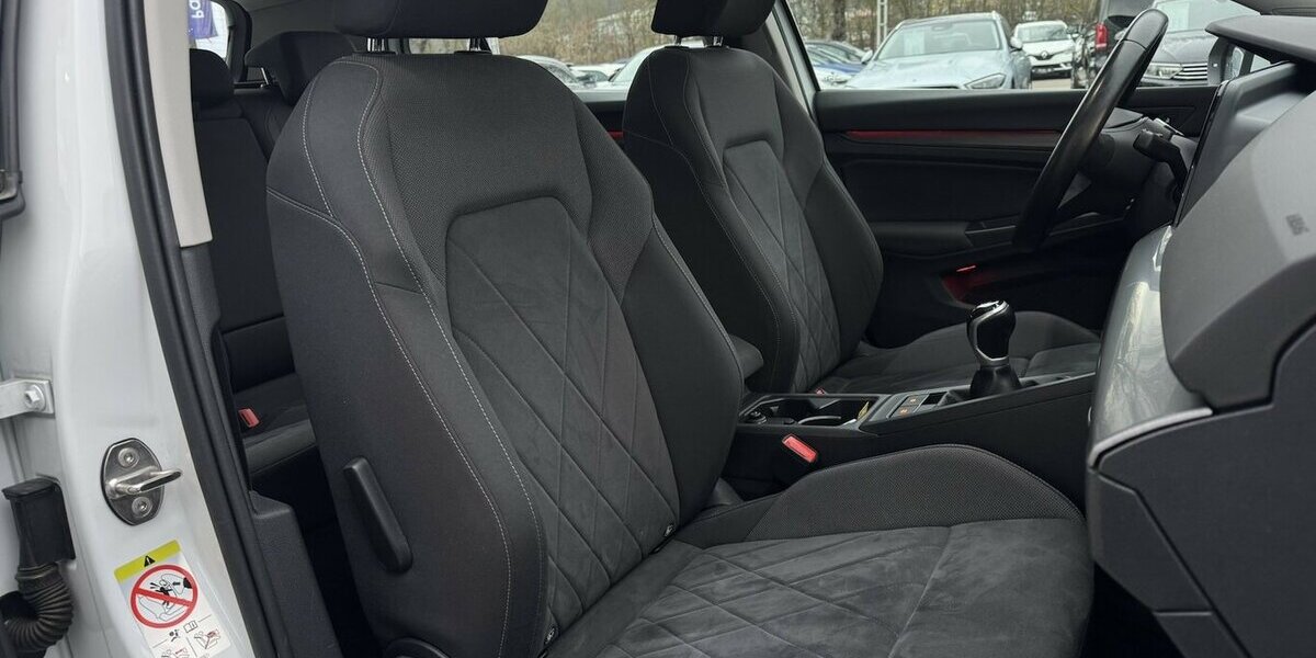 VW Golf 1 ST EDITION VIII LIM. STYLE/MASSAGE/MEMORY 128.913 km 16.800 &euro; Villingen-Schwenningen 78054