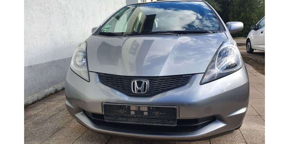 Honda Jazz 73.654 km 4.850 &euro; Zimmern 78658
