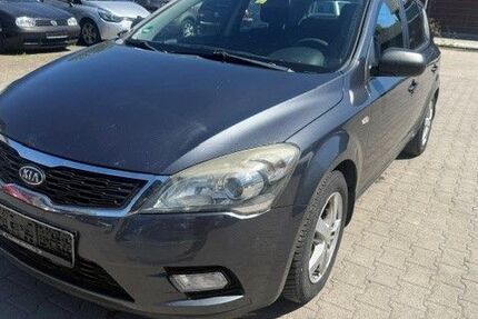 Kia ceed / Ceed 182.000 km 2.400 &euro; Villingen 78050