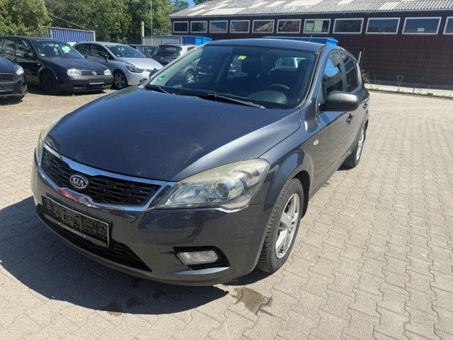 Kia ceed / Ceed 182.000 km 2.400 &euro; Villingen 78050