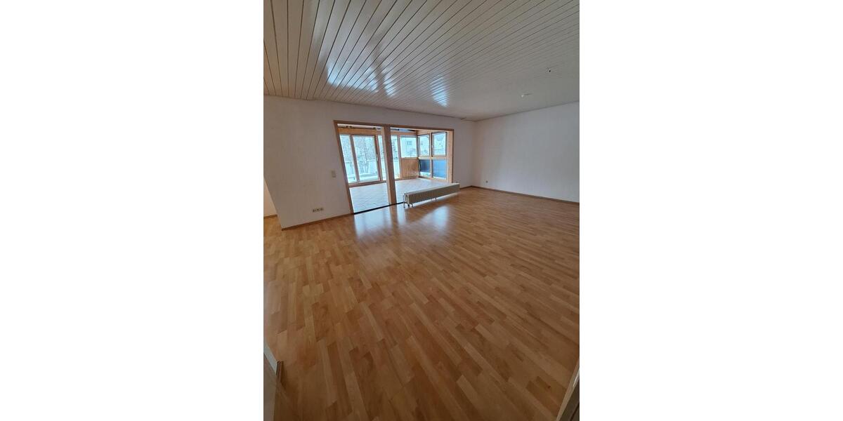 Erdgeschoßwohnung Tuttlingen - 4.5 Zimmer, 138 m&sup2;, 1.200&euro; | Angebot:25418880