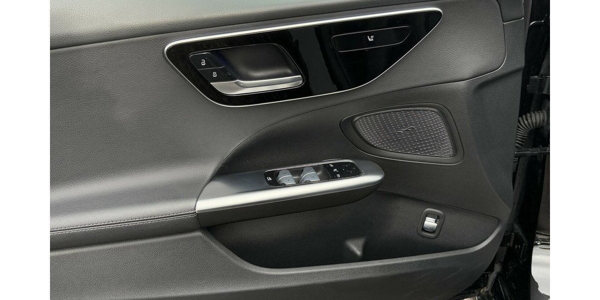 Mercedes-Benz C 300 d/AVANTGARDE/PANORAMA/ACC/KAMERA/DAB/LED 44.969 km 33.900 &euro; Villingen-Schwenningen 78054