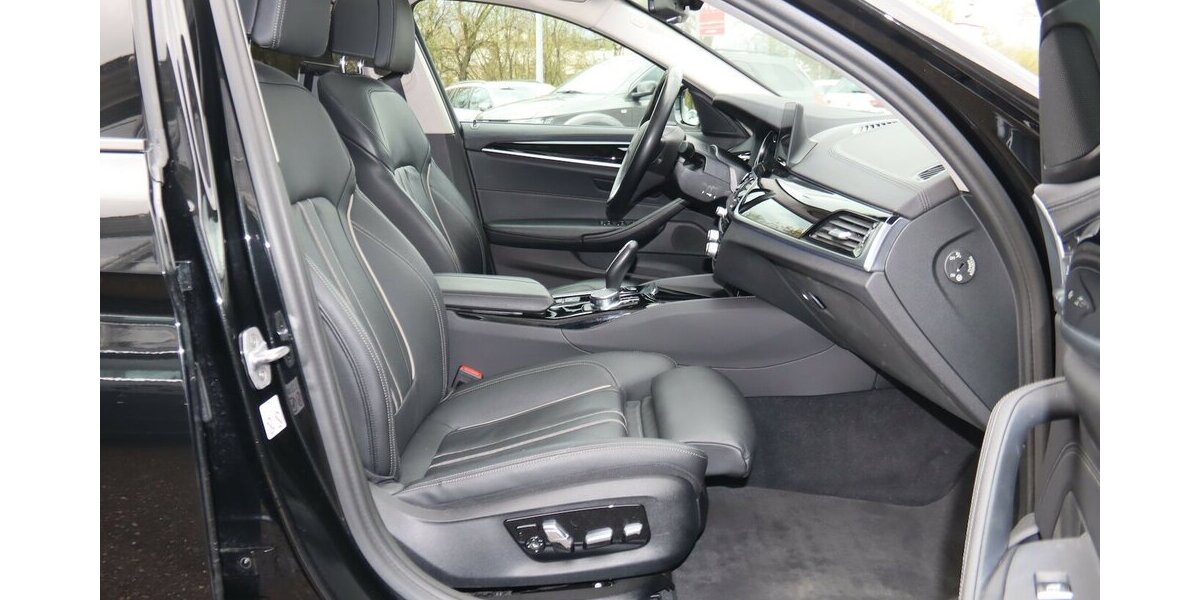 BMW 530e iPERFORMANCE/LUXURY LINE/TV/INNOVATIONS 132.551 km 25.900 &euro; Villingen-Schwenningen 78054