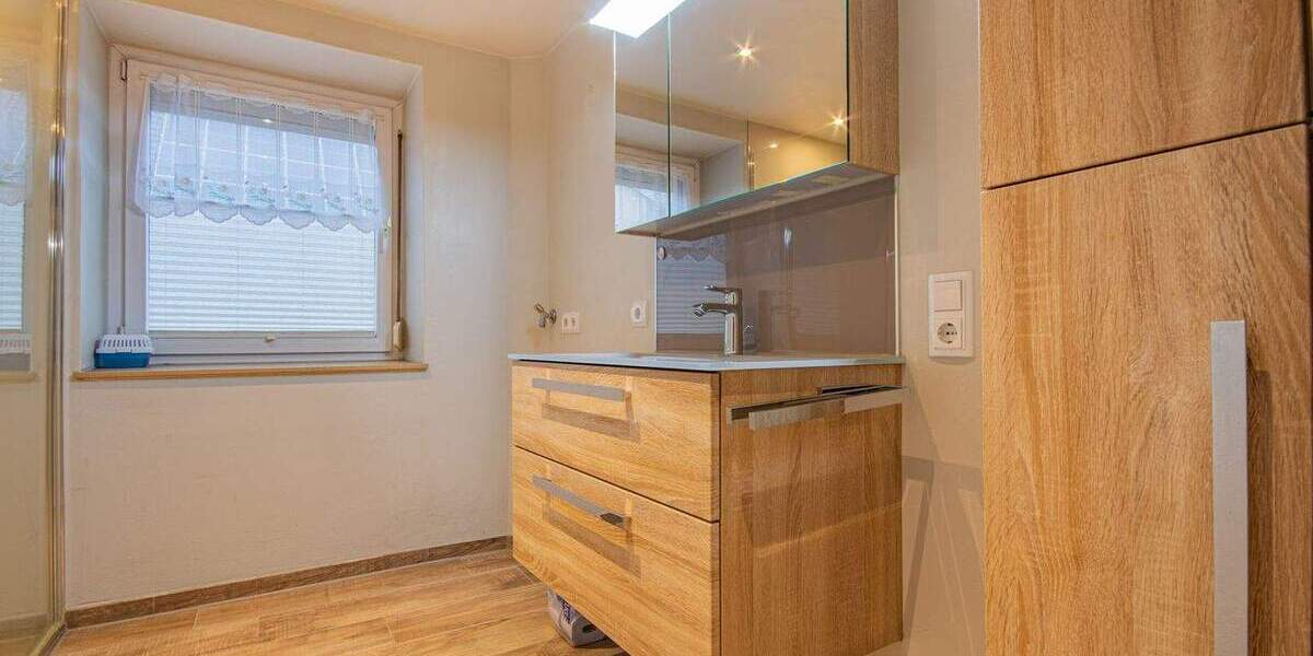 Etagenwohnung Bonndorf - 4 Zimmer, 93 m&sup2;, 199.000&euro; | Angebot:25741789