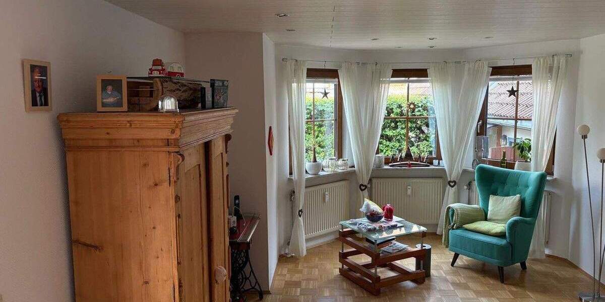 Doppelhaushälfte Unterkirnach - 5 Zimmer, 224 m&sup2;, 420.000&euro; | Angebot:25775601