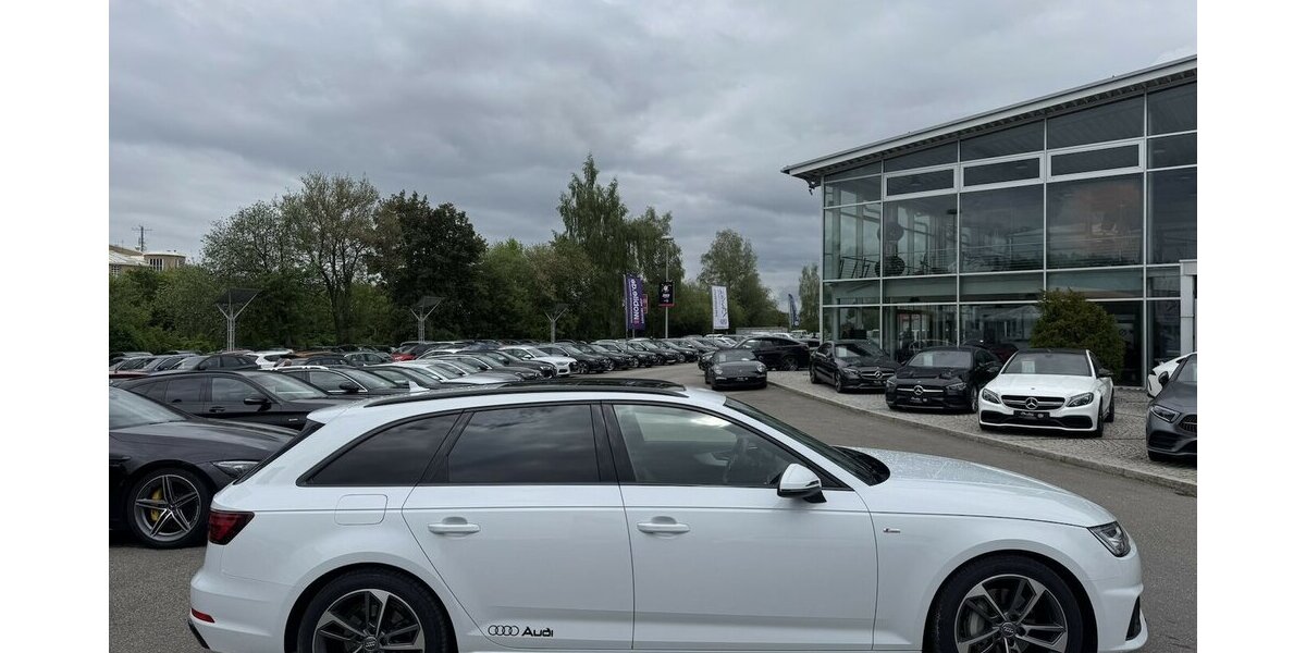 Audi A4 AVANT 40TDI QUATTRO SPORT/PANO/DAB/LED/1.HAND 65.890 km 25.900 &euro; Villingen-Schwenningen 78054