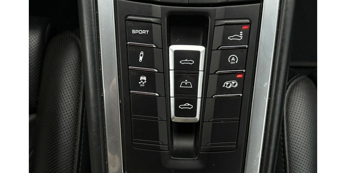 Porsche 991 911 Carrera 4S SPORTAGA/APPROVED/KAMERA/NAVI 152.242 km 77.900 &euro; Villingen-Schwenningen 78054