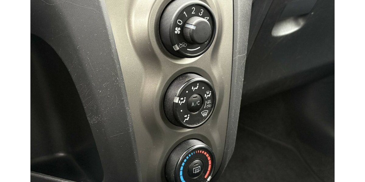 Toyota Yaris 1.0 Cool/KLIMAANLAGE/5-TÜRIG/SCHECKHEFT 112.981 km 4.900 &euro; Villingen-Schwenningen 78054