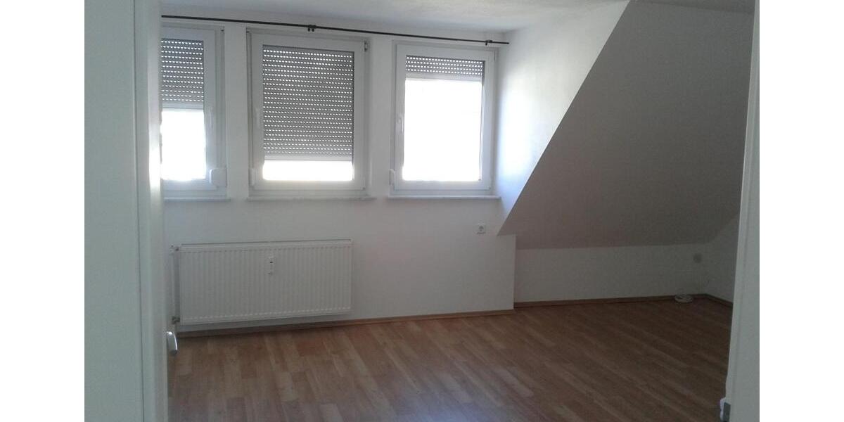Dachgeschoßwohnung Villingen-Schwenningen Schwenningen - 3 Zimmer, 85 m&sup2;, 780&euro; | Angebot:25932445