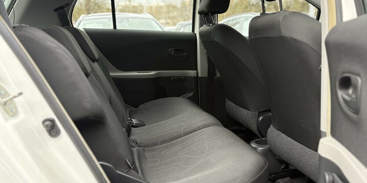 Toyota Yaris 1.0 Cool/KLIMAANLAGE/5-TÜRIG/SCHECKHEFT 112.981 km 4.900 &euro; Villingen-Schwenningen 78054