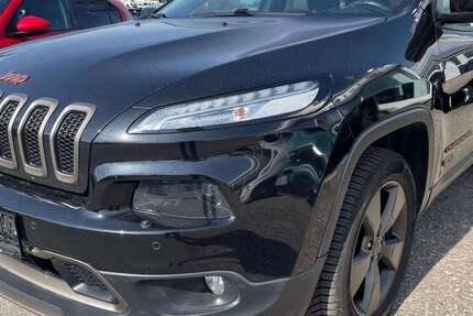 Jeep Cherokee 138.500 km 13.700 &euro; Villingen-Schwenningen 78052