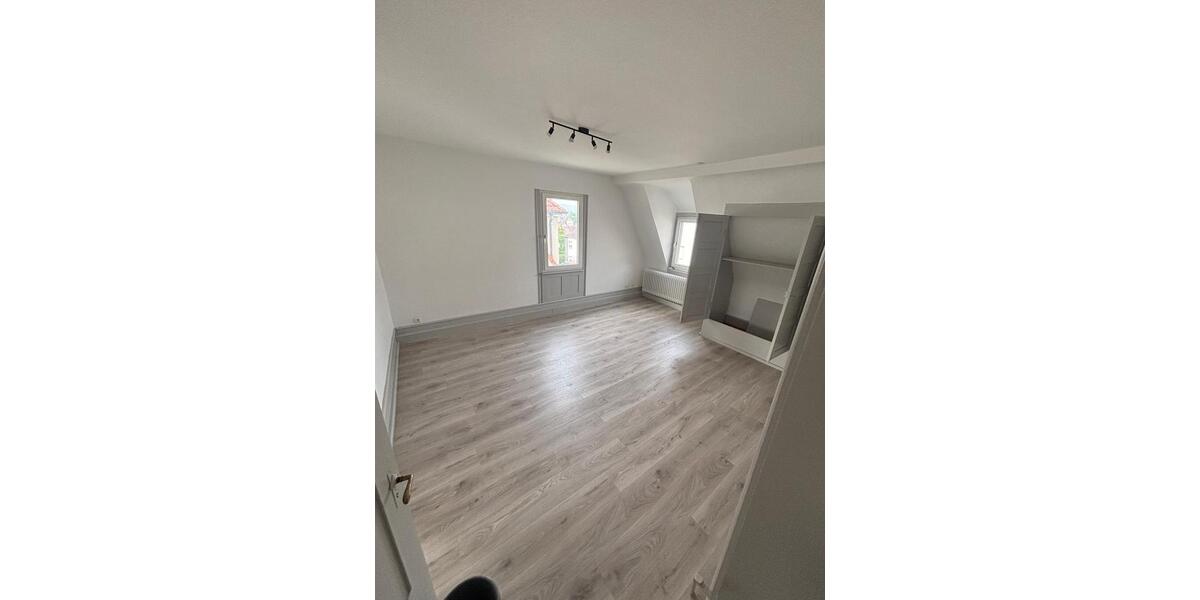 Dachgeschoßwohnung Tuttlingen - 4 Zimmer, 85 m&sup2;, 800&euro; | Angebot:24650514