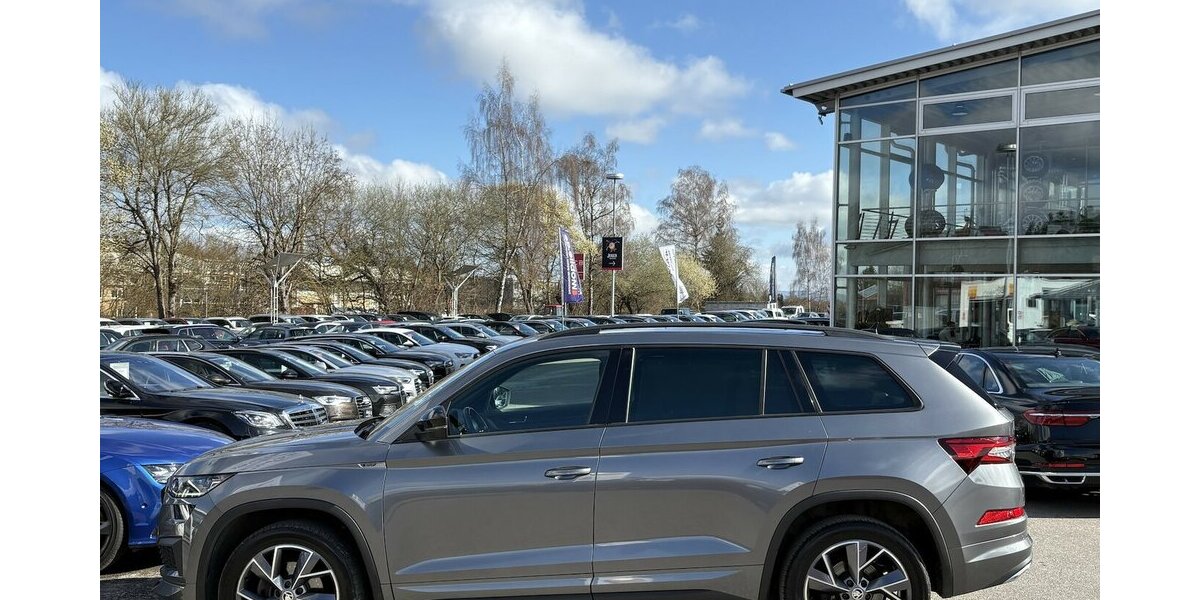 Skoda Kodiaq 1.5 TSI Sportline PANO/KAMERA/ACC/7.SITZ 109.668 km 28.900 &euro; Villingen-Schwenningen 78054