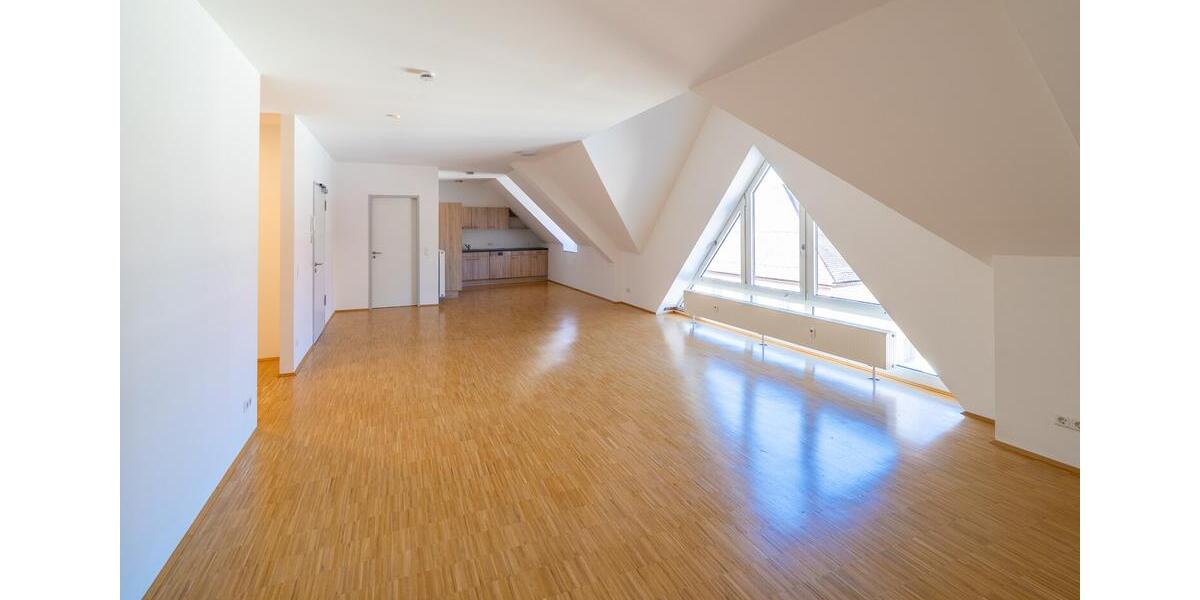 Dachgeschoßwohnung Villingen-Schwenningen Schwenningen - 2 Zimmer, 101 m&sup2;, 960&euro; | Angebot:25365437