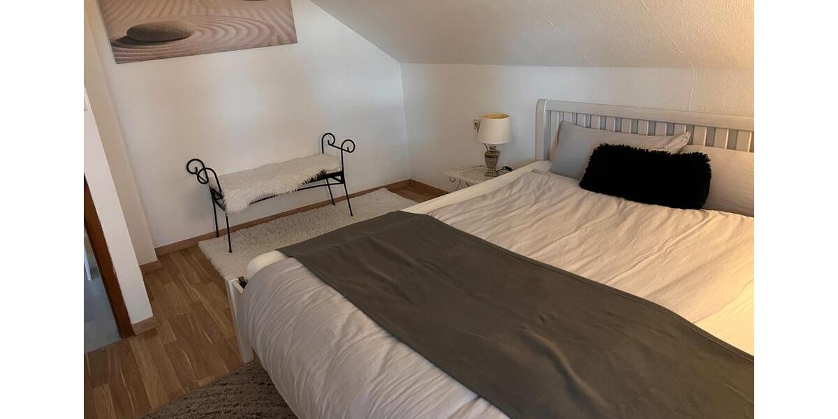 Dachgeschoßwohnung Villingen-Schwenningen Schwenningen - 3.5 Zimmer, 80 m&sup2;, 950&euro; | Angebot:25641292